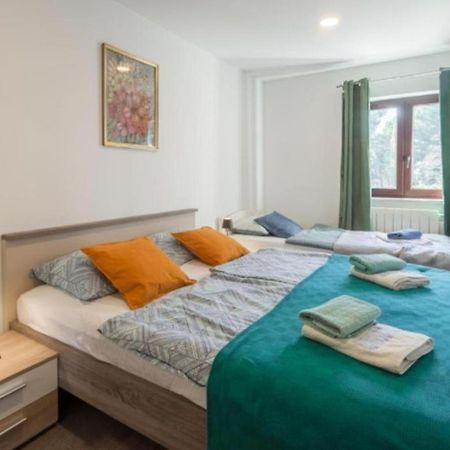 Alex Deluxe Apartments On Beach بوريتش المظهر الخارجي الصورة