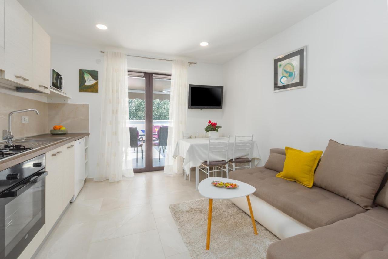Alex Deluxe Apartments On Beach بوريتش المظهر الخارجي الصورة
