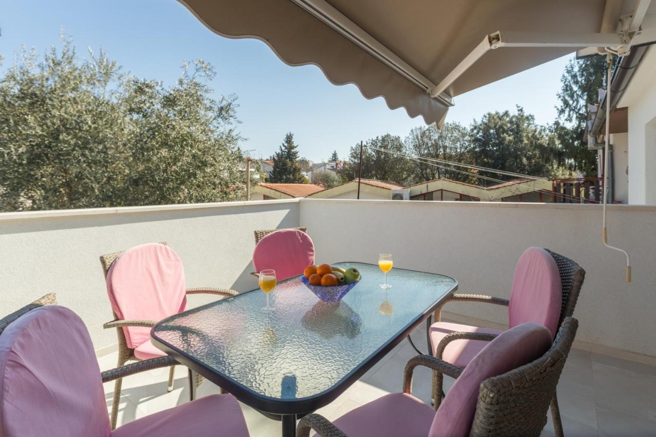 Alex Deluxe Apartments On Beach بوريتش المظهر الخارجي الصورة