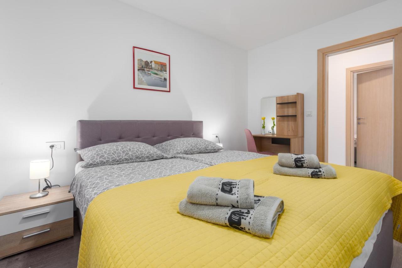 Alex Deluxe Apartments On Beach بوريتش المظهر الخارجي الصورة