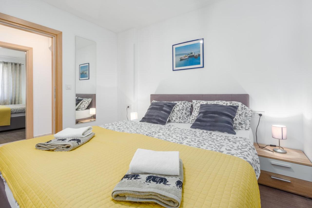 Alex Deluxe Apartments On Beach بوريتش المظهر الخارجي الصورة