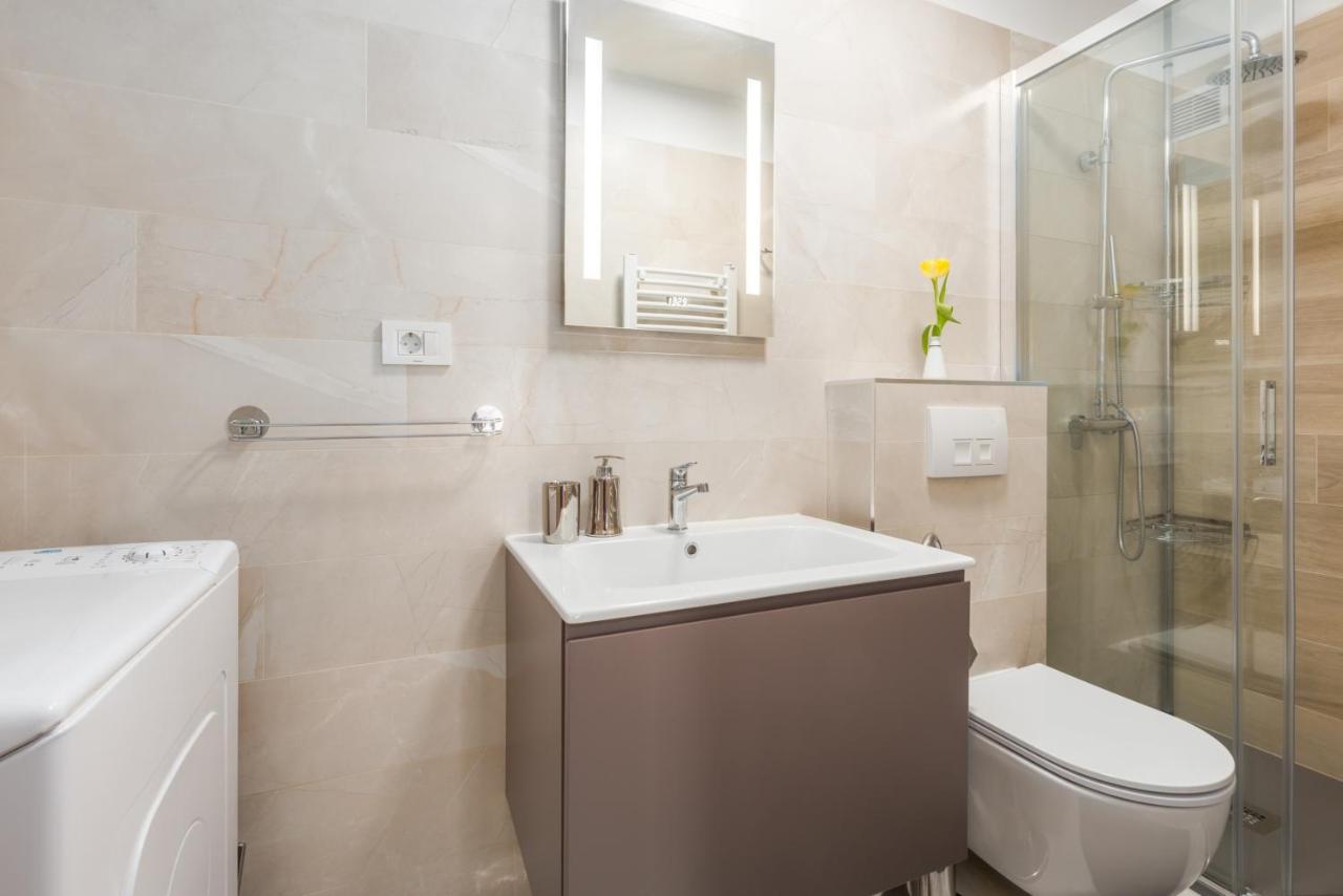 Alex Deluxe Apartments On Beach بوريتش المظهر الخارجي الصورة