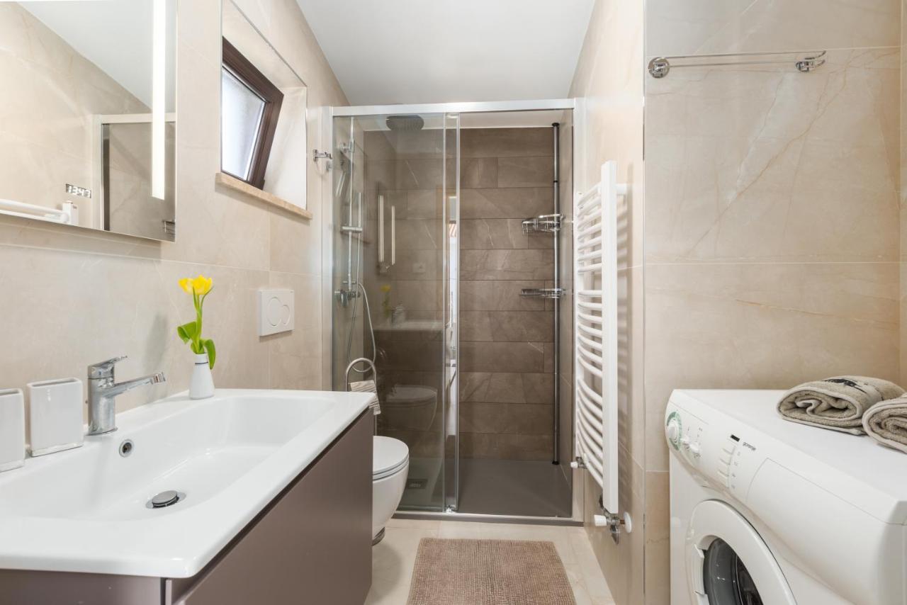 Alex Deluxe Apartments On Beach بوريتش المظهر الخارجي الصورة