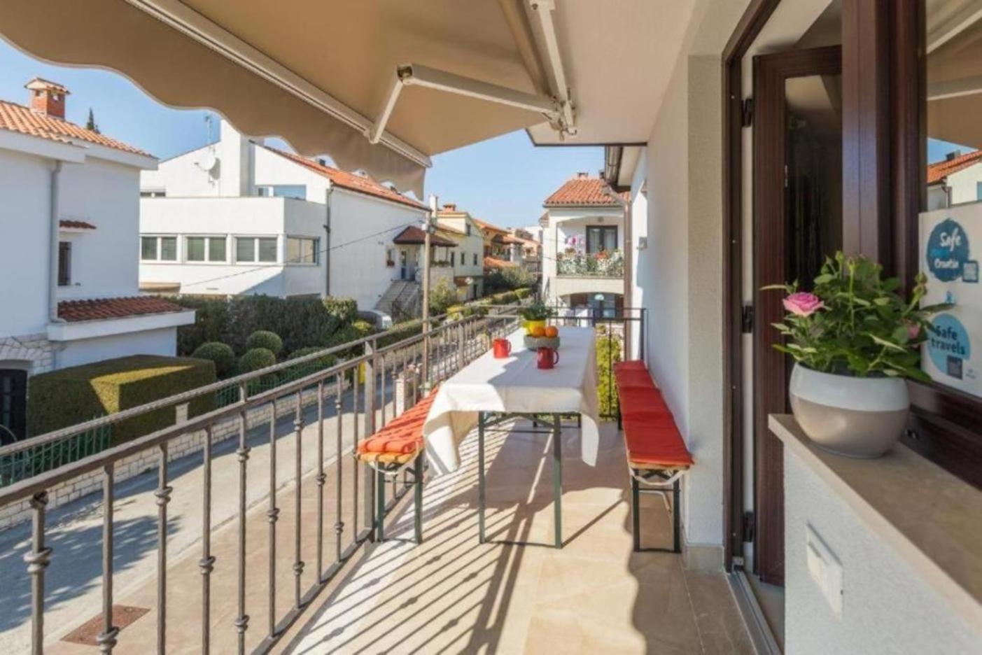 Alex Deluxe Apartments On Beach بوريتش المظهر الخارجي الصورة
